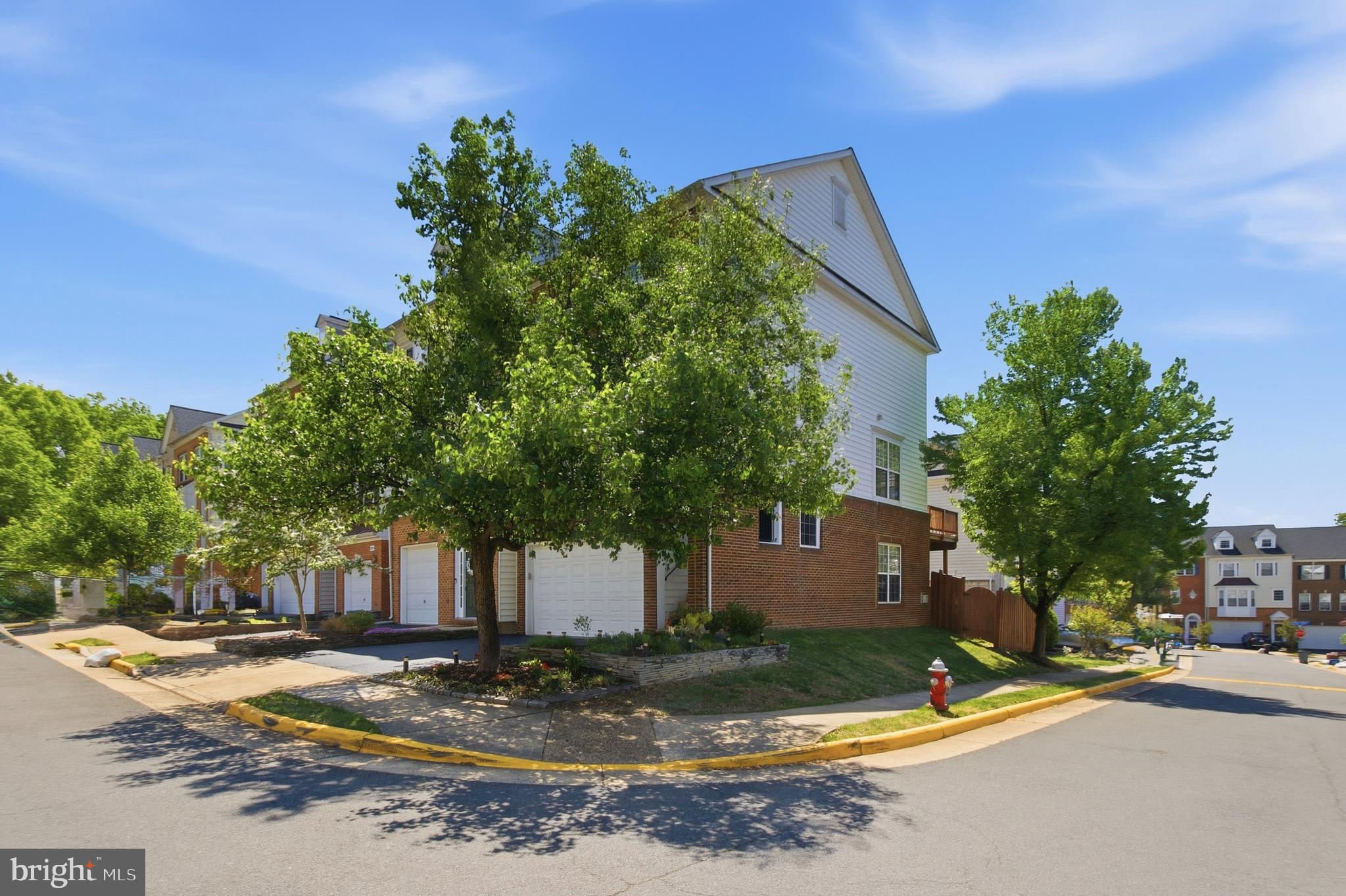 7819 LOCUST LEAF LANE