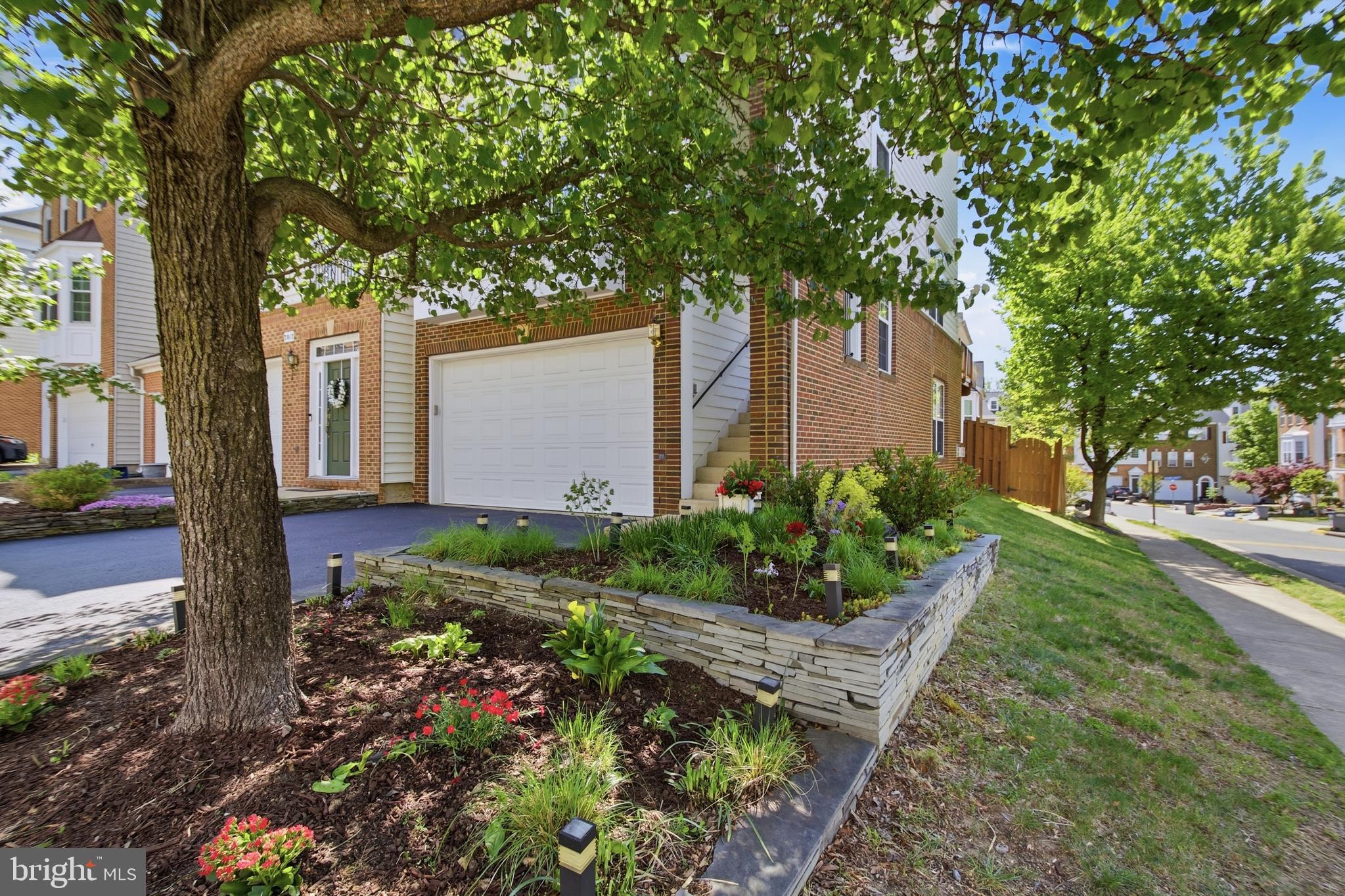 7819 LOCUST LEAF LANE