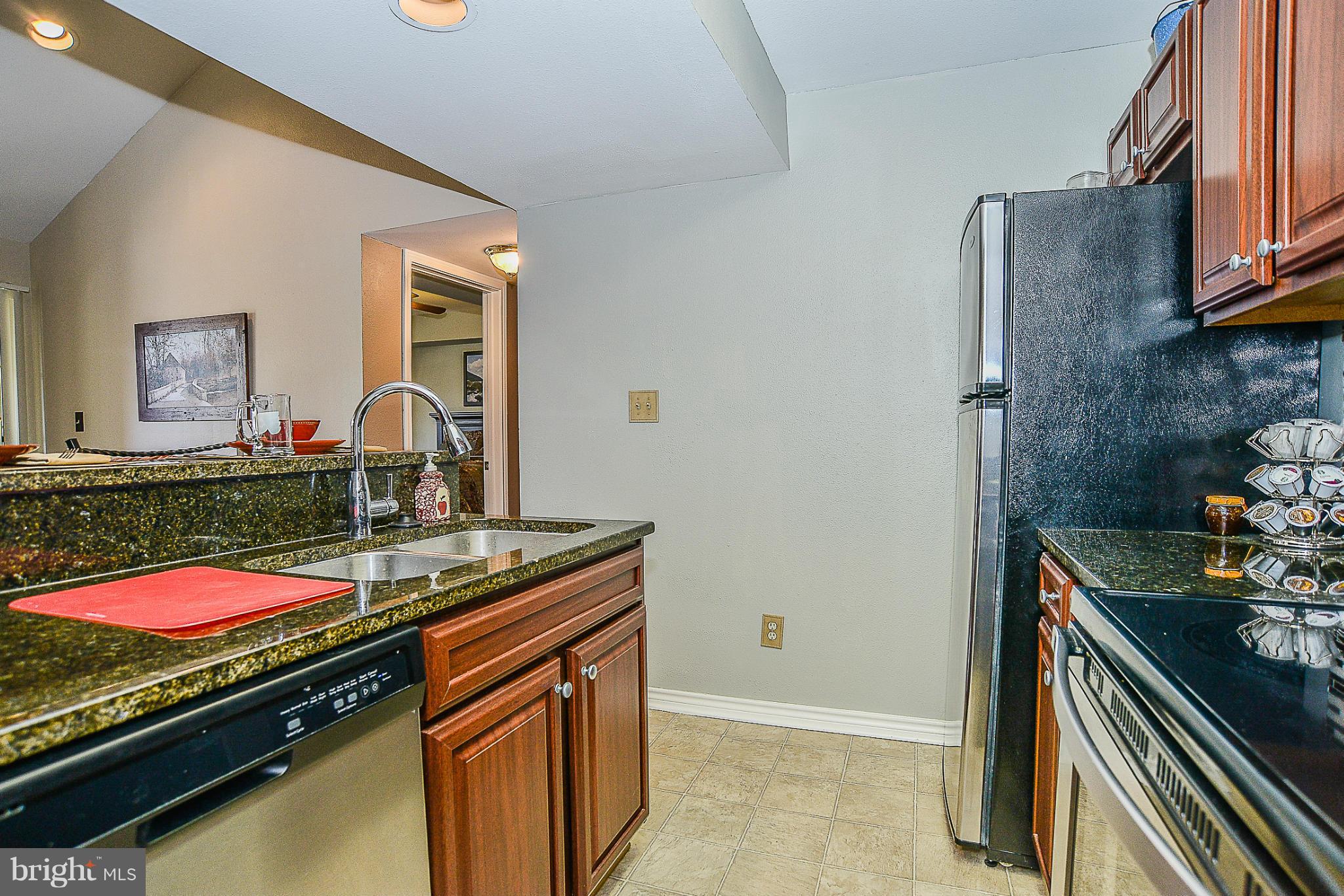 PENDERBROOK SQUARE CONDOMINIUMS - Residential