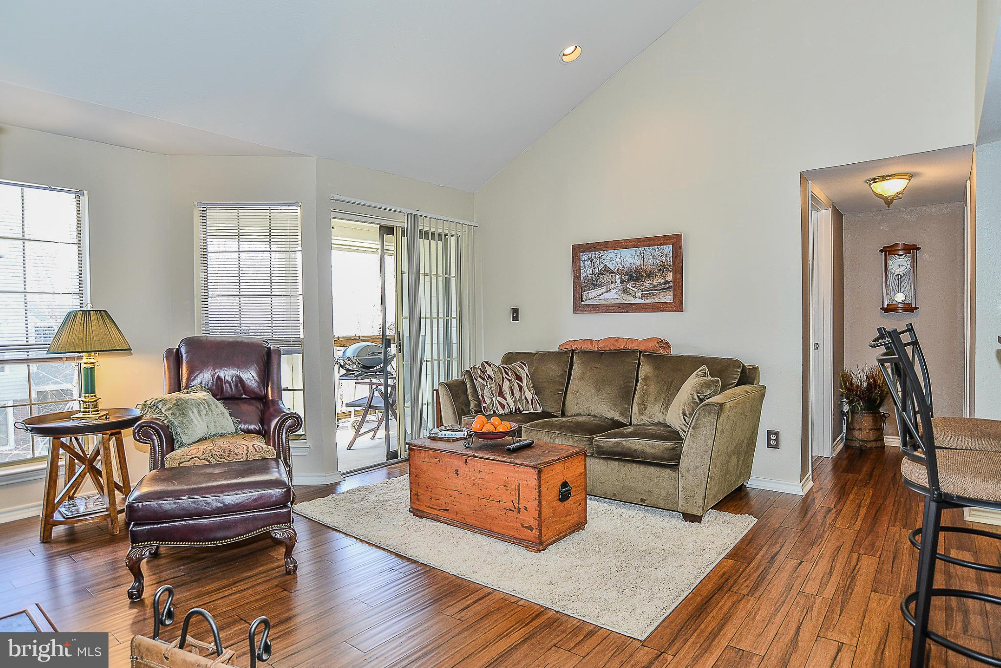 PENDERBROOK SQUARE CONDOMINIUMS - Residential