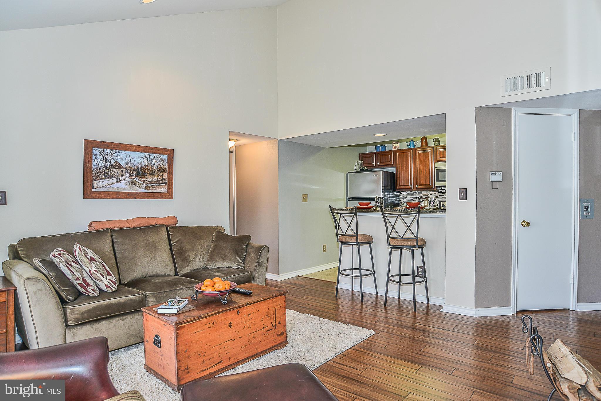 PENDERBROOK SQUARE CONDOMINIUMS - Residential