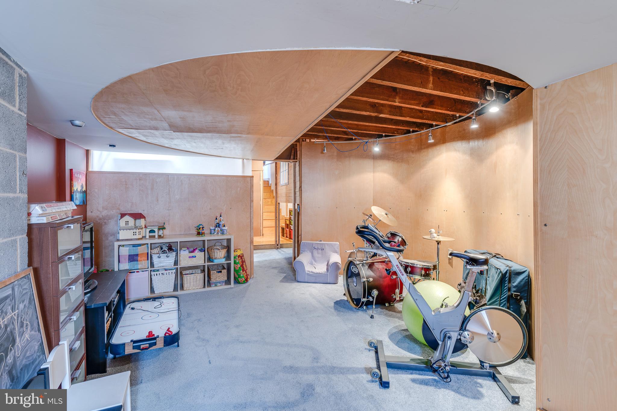 EAST FALLS - Residential