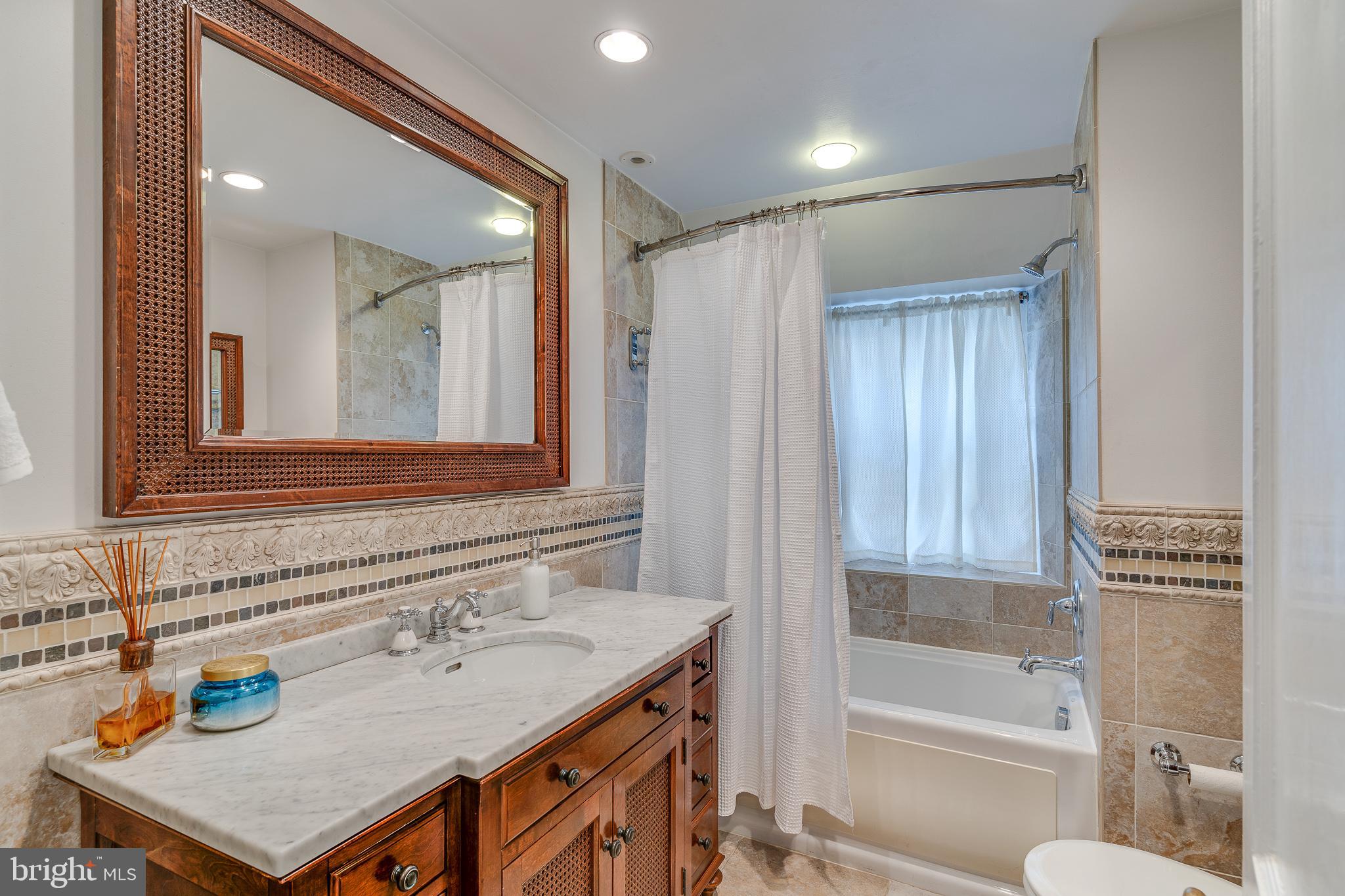 EAST FALLS - Residential