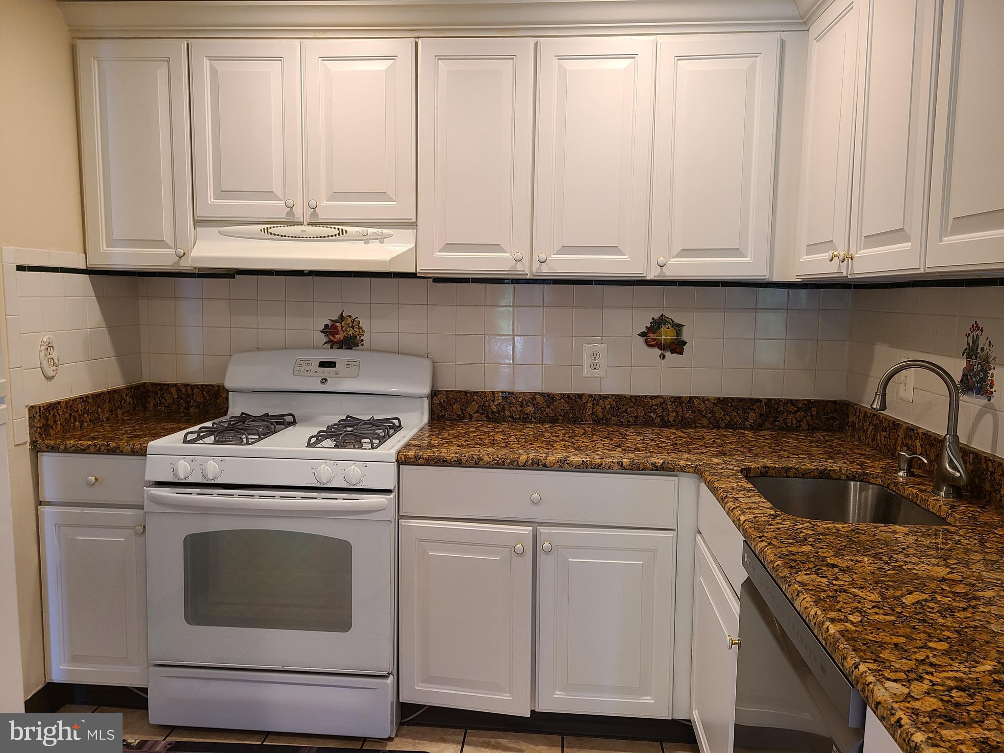 HERITAGE COURT - Residential Lease