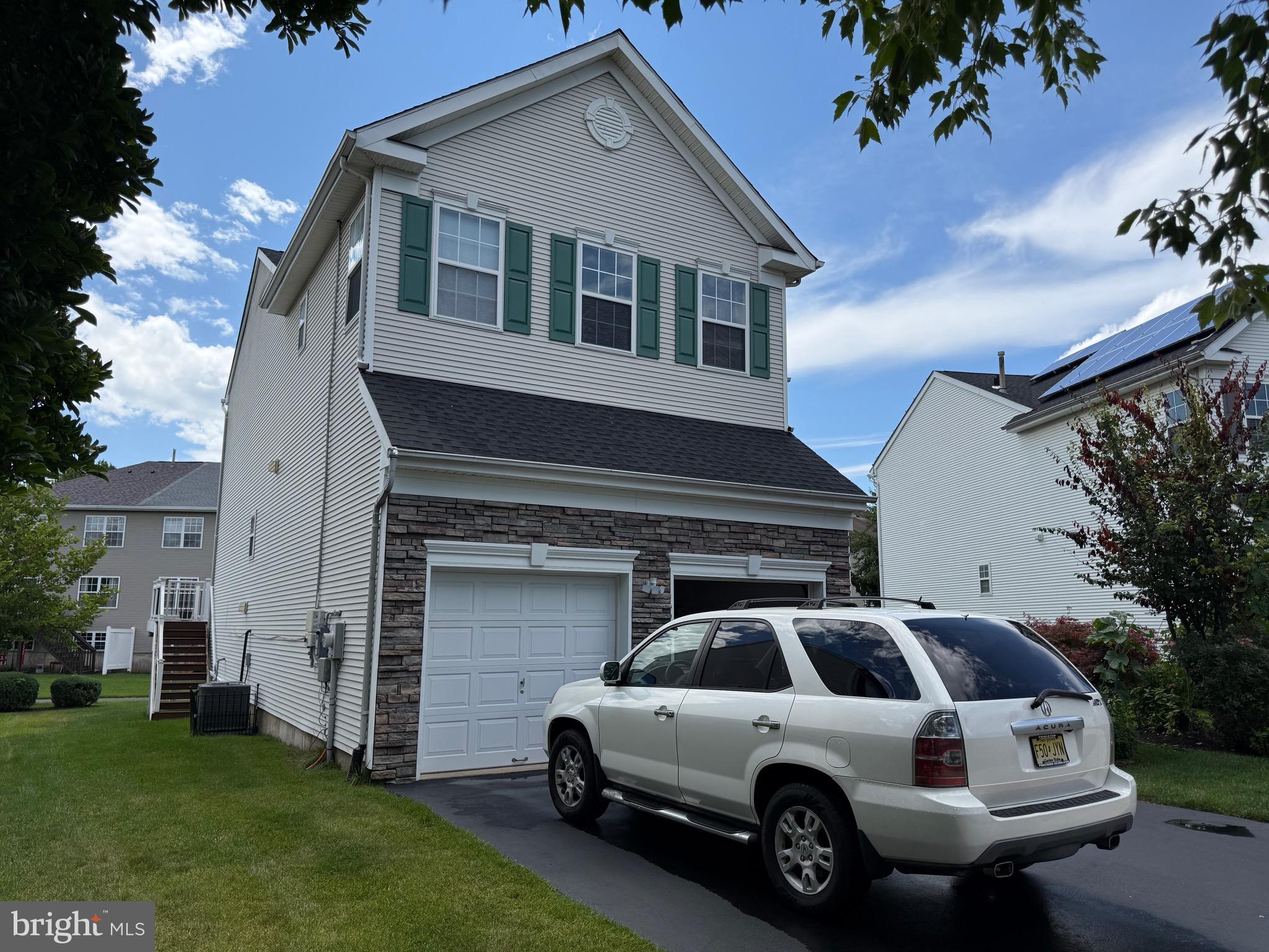 115 FOUNTAYNE LANE