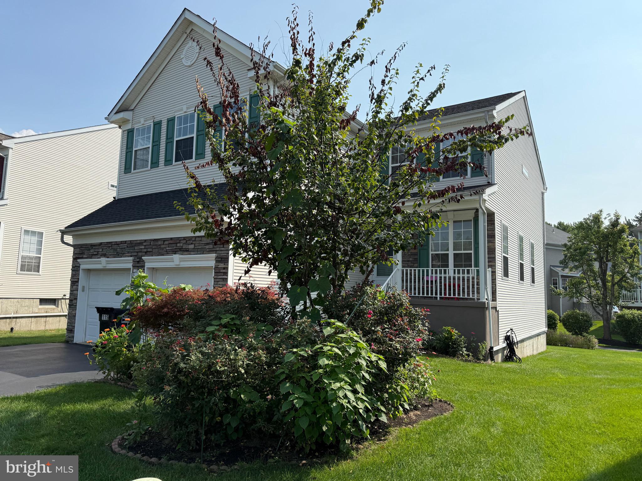 115 FOUNTAYNE LANE