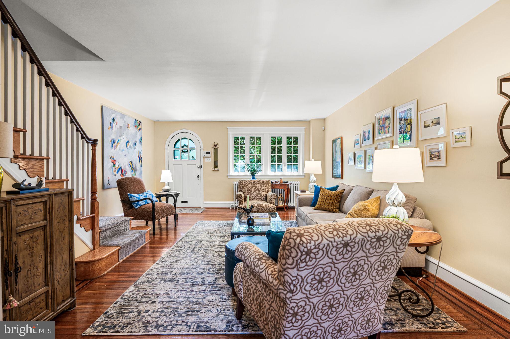 3453 W QUEEN LANE