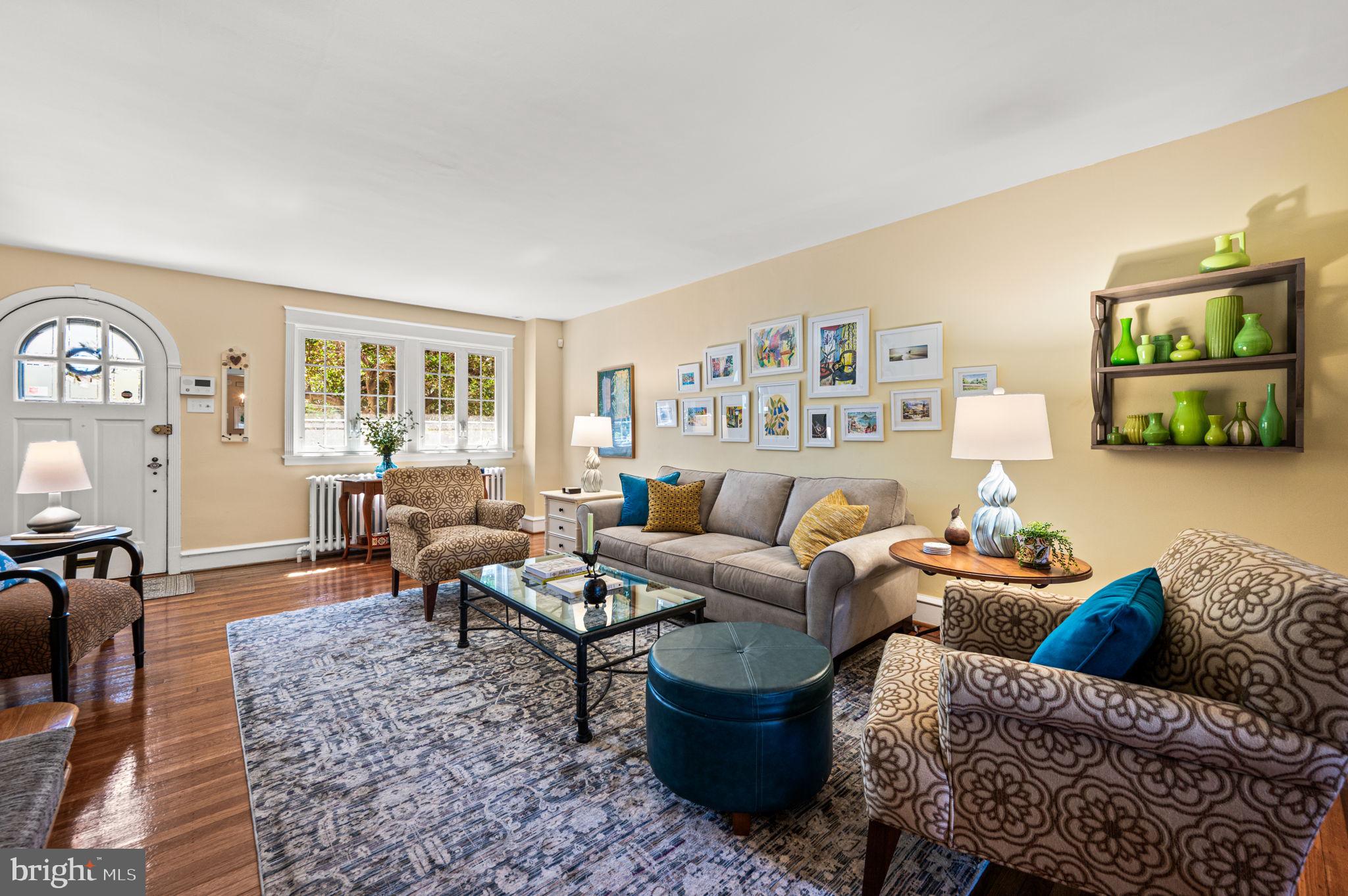 3453 W QUEEN LANE