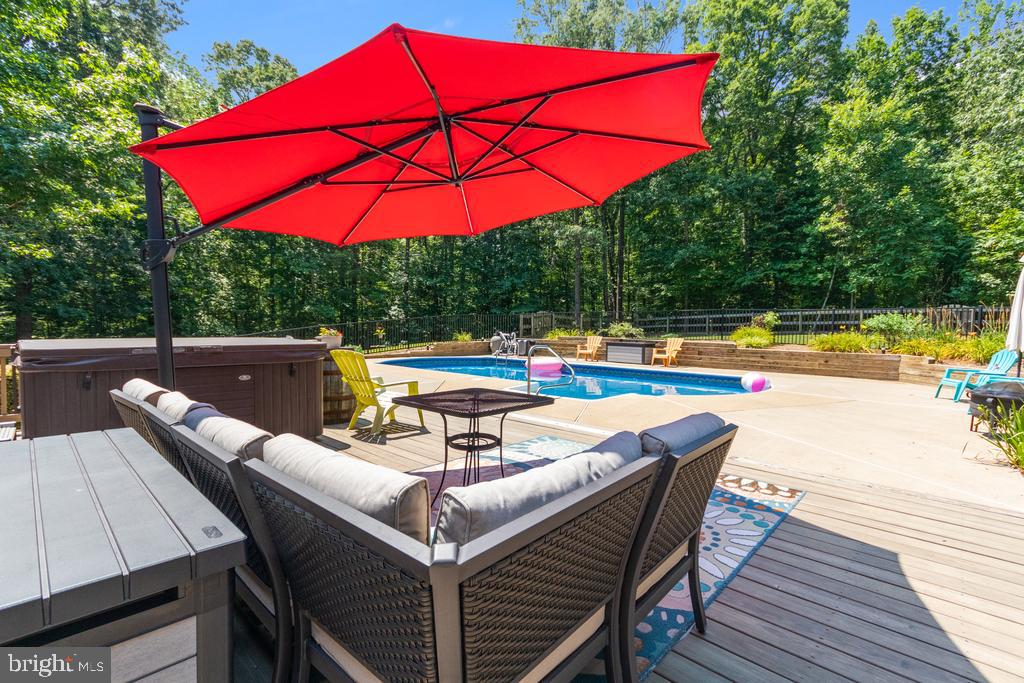 BARRINGTON WOODS - Residential