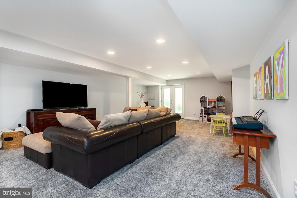 BARRINGTON WOODS - Residential