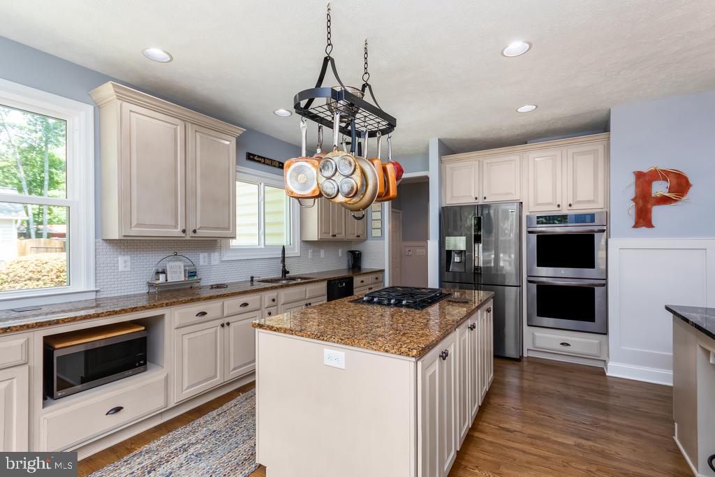 BARRINGTON WOODS - Residential