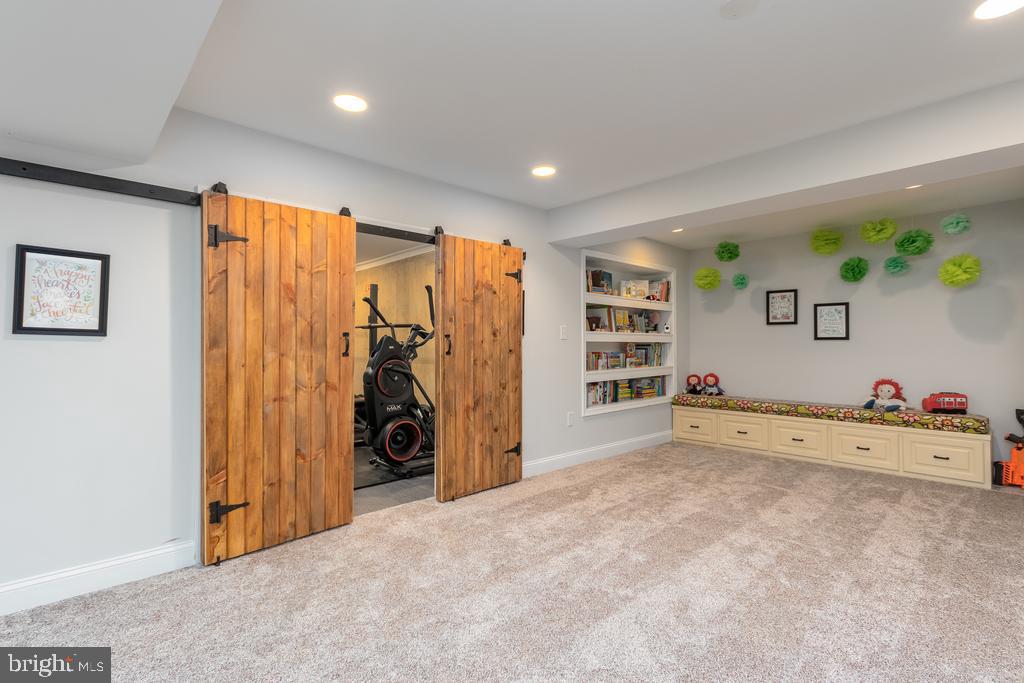 BARRINGTON WOODS - Residential