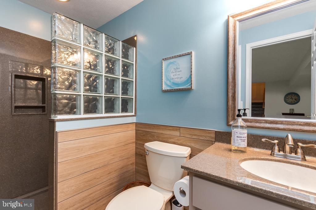 BARRINGTON WOODS - Residential