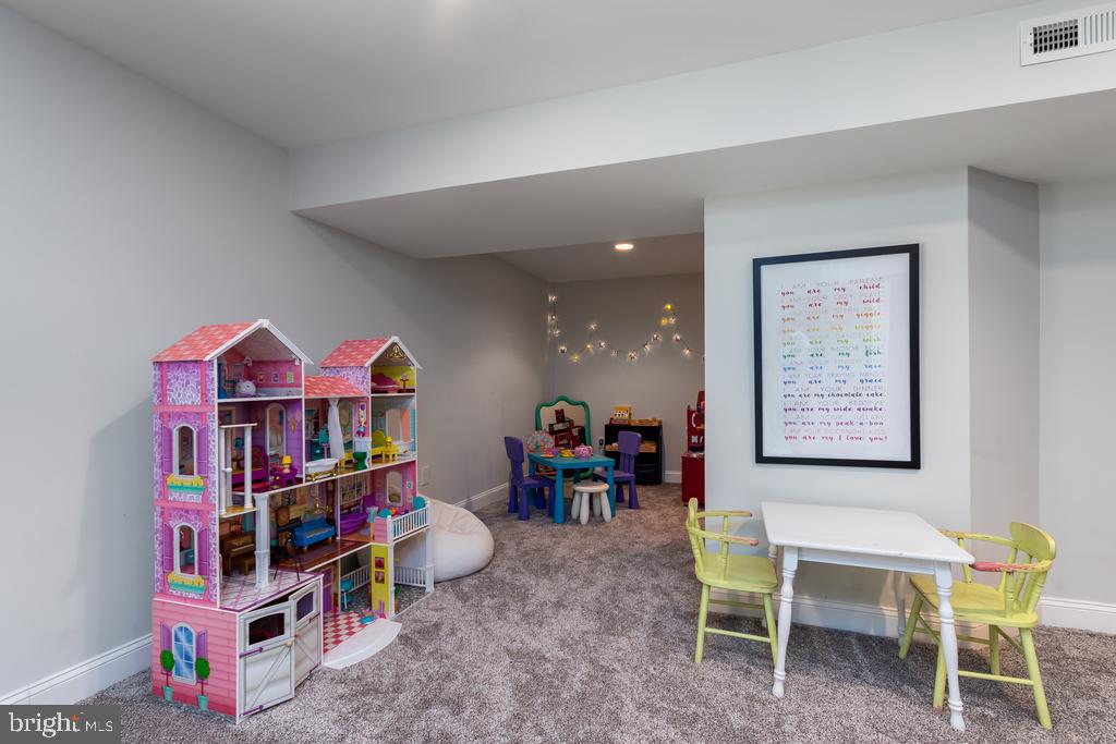 BARRINGTON WOODS - Residential