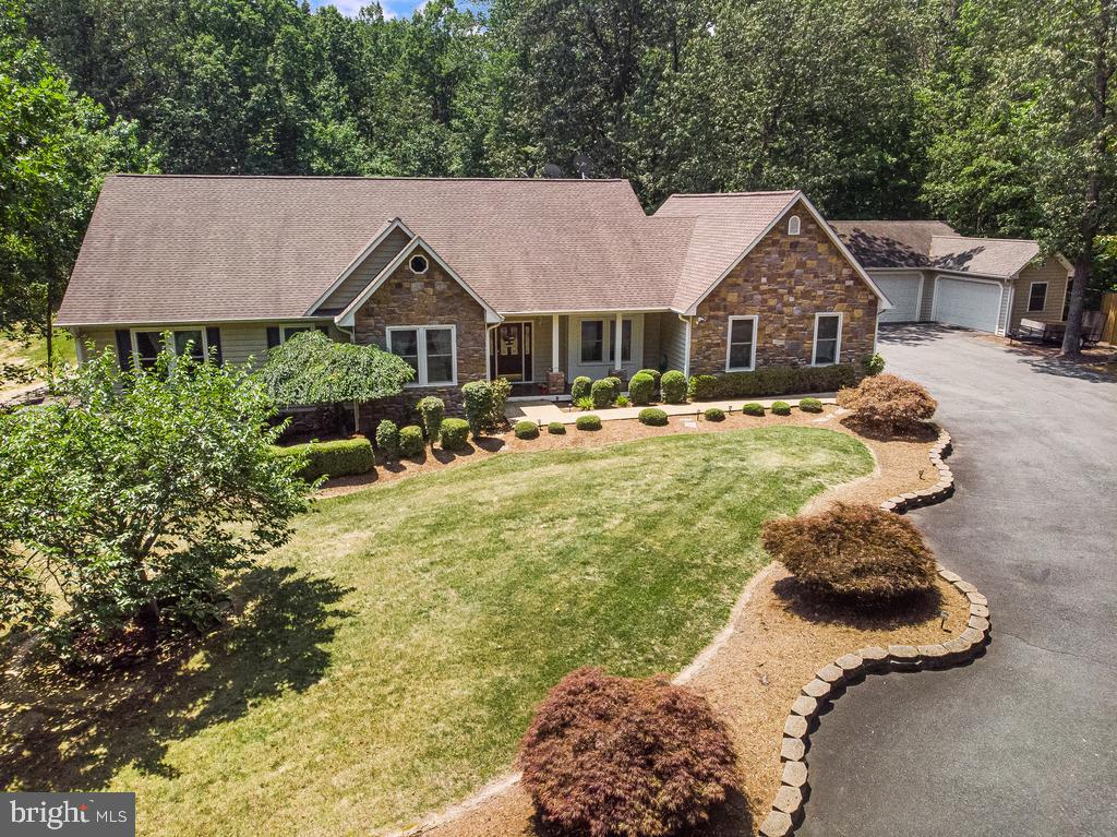 BARRINGTON WOODS - Residential