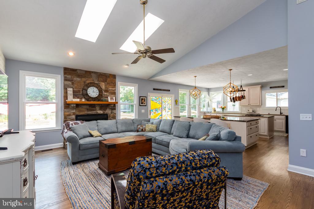 BARRINGTON WOODS - Residential