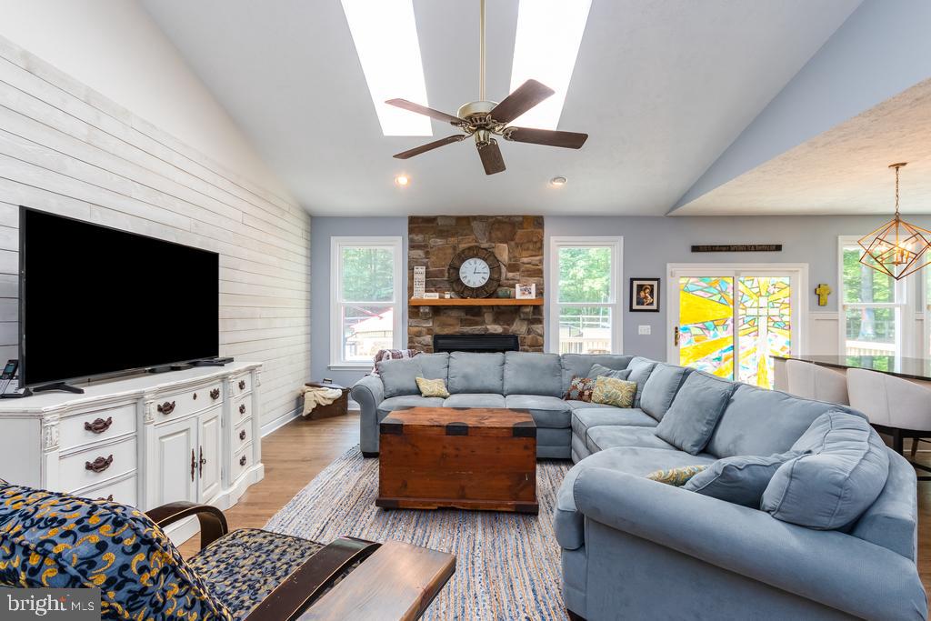 BARRINGTON WOODS - Residential