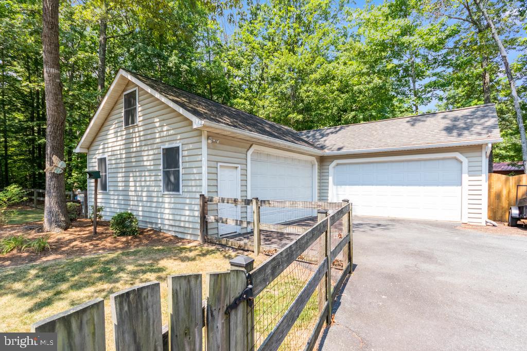 BARRINGTON WOODS - Residential