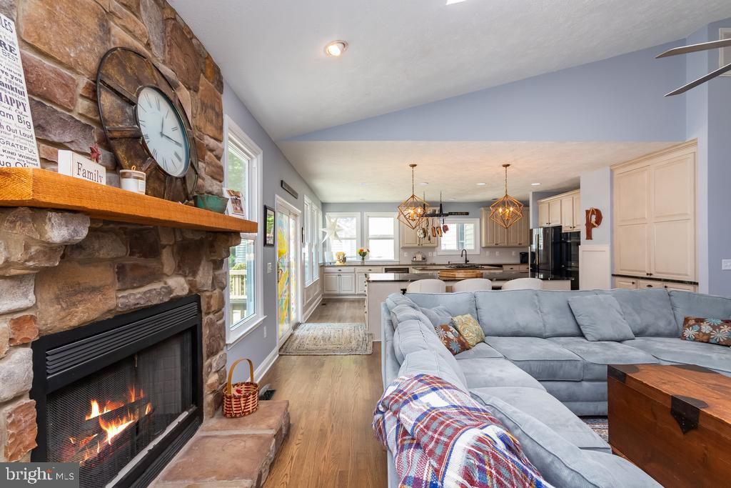 BARRINGTON WOODS - Residential