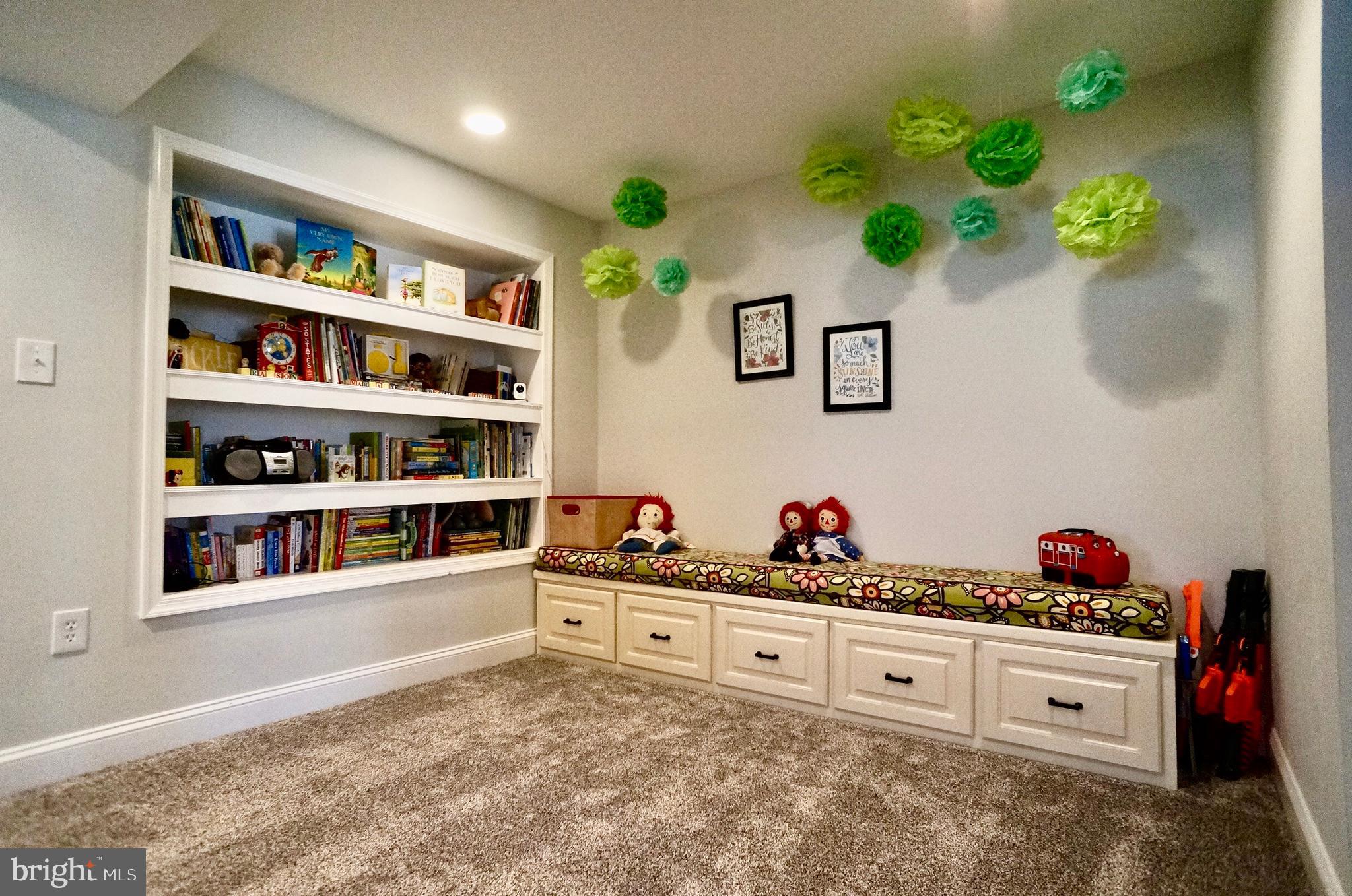 BARRINGTON WOODS - Residential