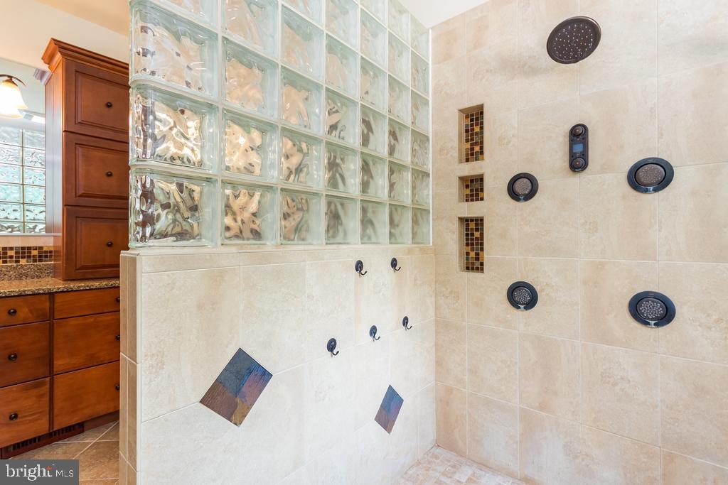 BARRINGTON WOODS - Residential