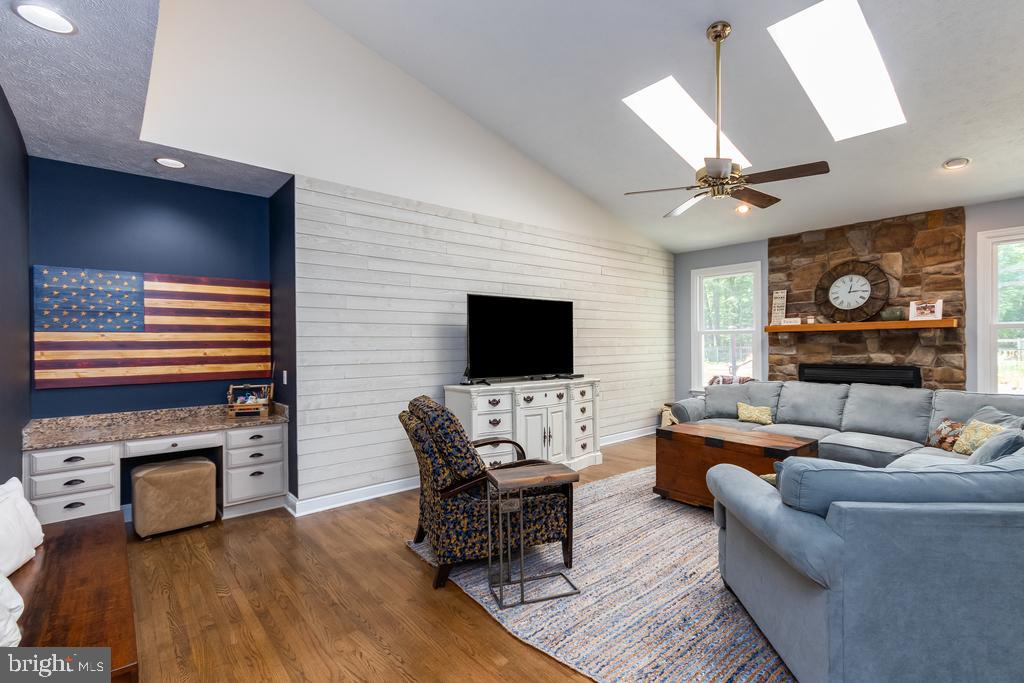 BARRINGTON WOODS - Residential