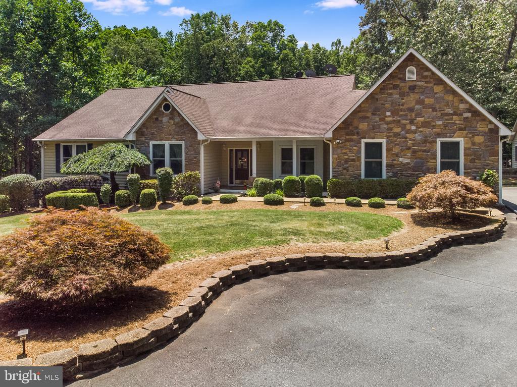 BARRINGTON WOODS - Residential