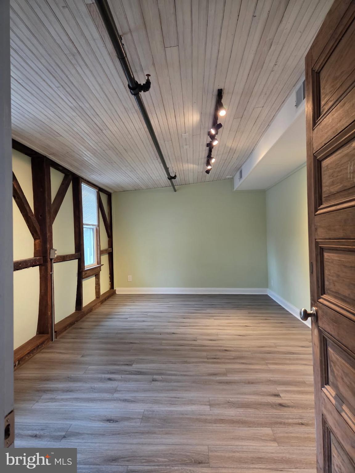 ROUND HILL - Residential Lease