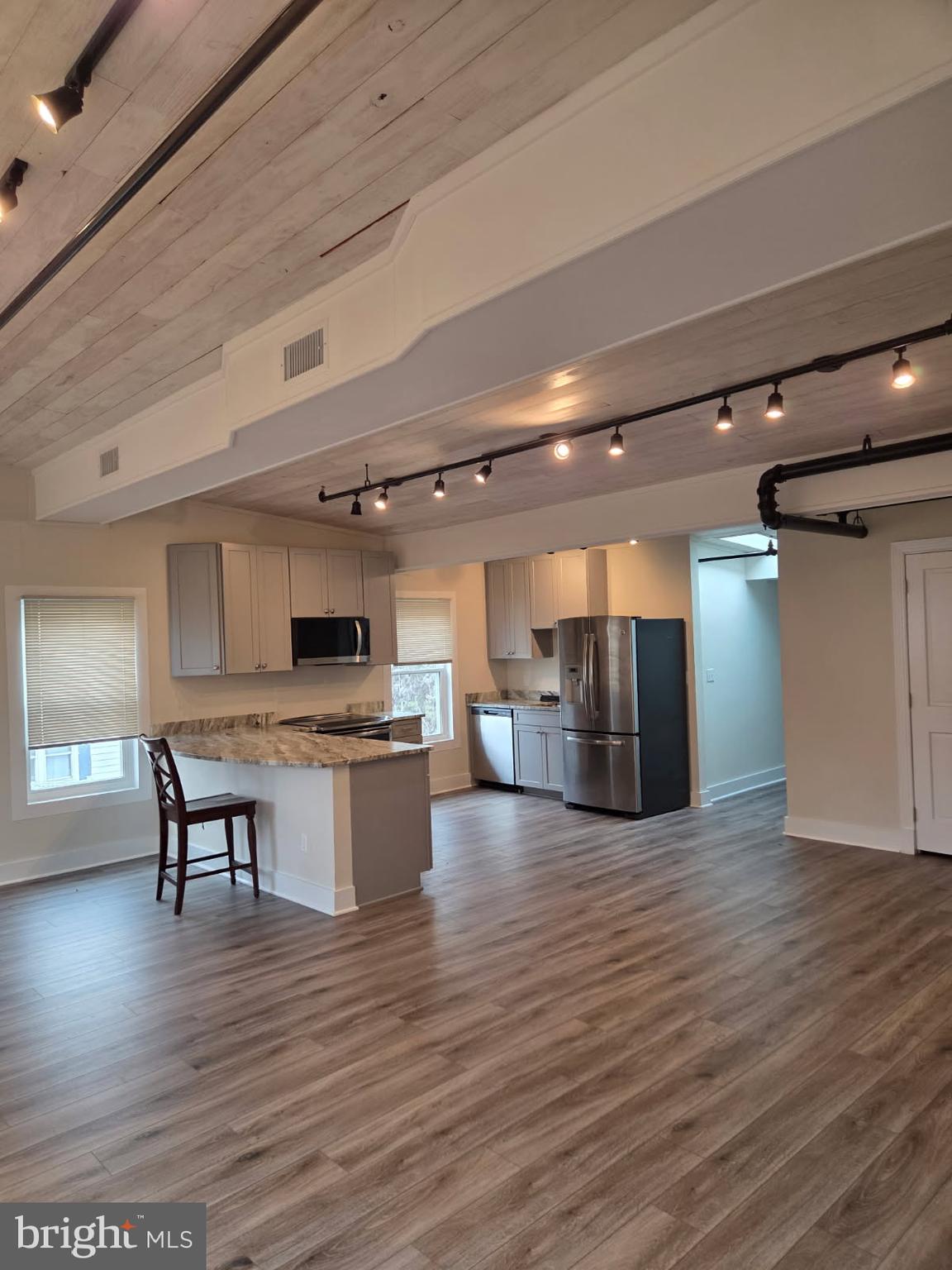 ROUND HILL - Residential Lease