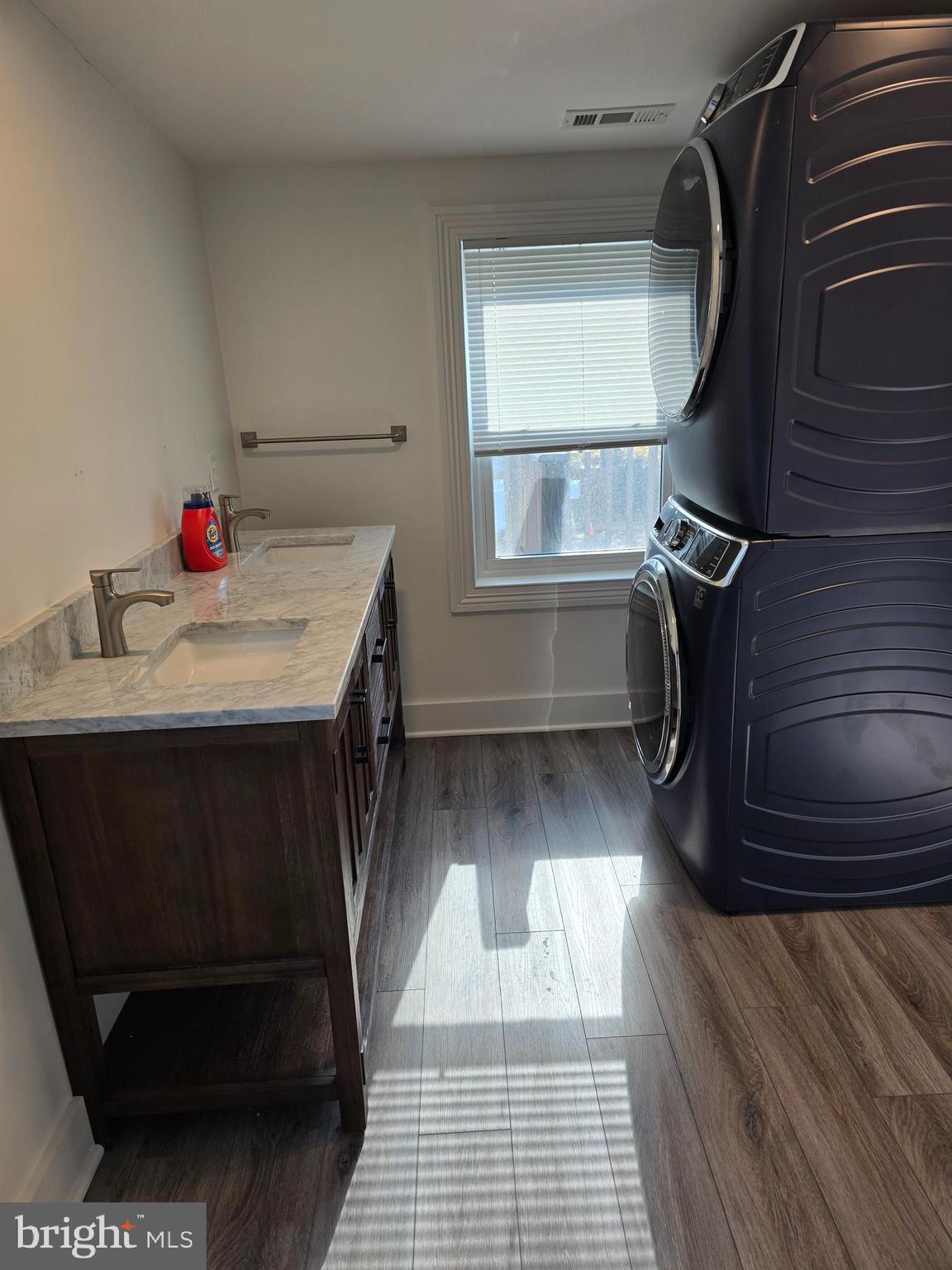 ROUND HILL - Residential Lease