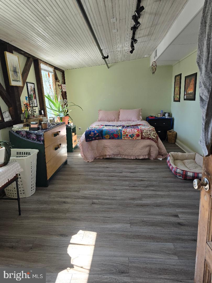 ROUND HILL - Residential Lease