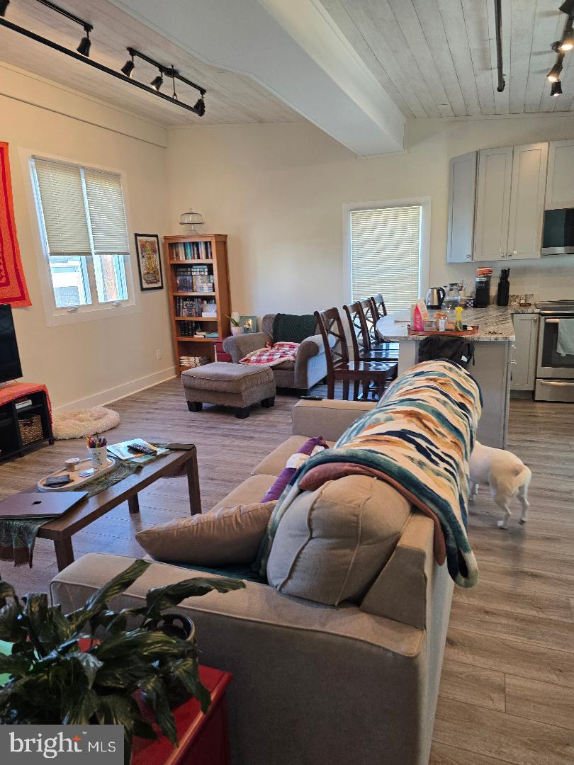 ROUND HILL - Residential Lease