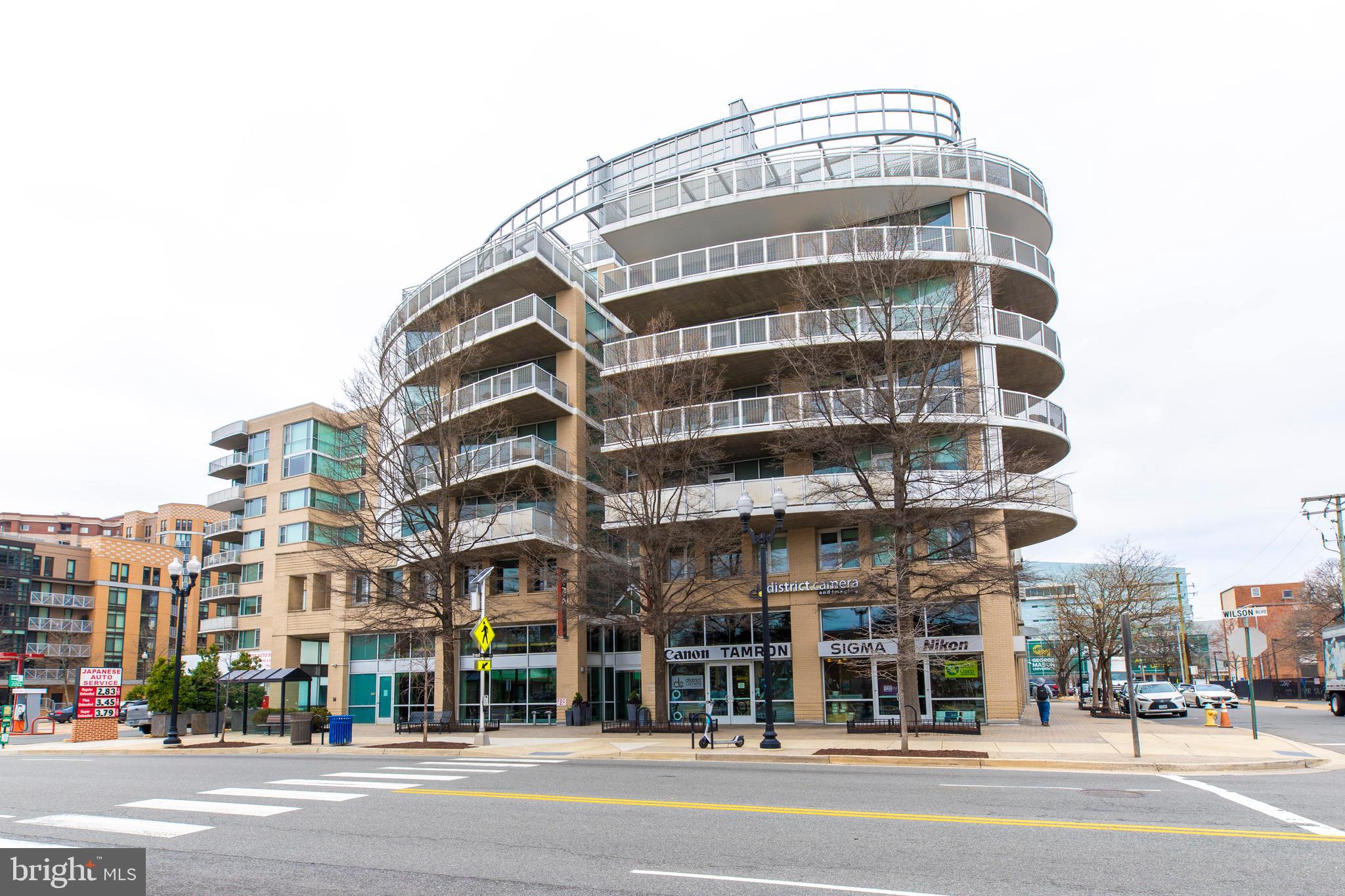 Price reduced! VA Assumable Loan is available at 3.375! This charming one-bedroom, one-bathroom condo in Arlington is the perfect blend of comfort, style, and convenience. Step into a beautifully designed kitchen, equipped with stainless steel appliances and a spacious island that’s perfect for creating delightful culinary experiences for your loved ones. Whether you're cooking up a casual meal or hosting a dinner party, this kitchen offers all the space and tools you need.
The location is unbeatable, giving you seamless access to the best dining, nightlife, and entertainment in both Clarendon and Ballston. Whether you’re in the mood for a casual coffee, a fine dining experience, or a night out with friends, everything you need is just around the corner.
Commuting is a breeze with proximity to Virginia Square-George Mason University Station, Clarendon Station, and Ballston Station, making it easy to navigate the entire Arlington area and beyond. Situated just blocks from Clarendon’s lively vibe and minutes from George Mason University, you’re truly at the heart of it all.
Experience a life of convenience, surrounded by Arlington’s finest restaurants, shopping, and nightlife. This condo offers everything you need to live your best life.