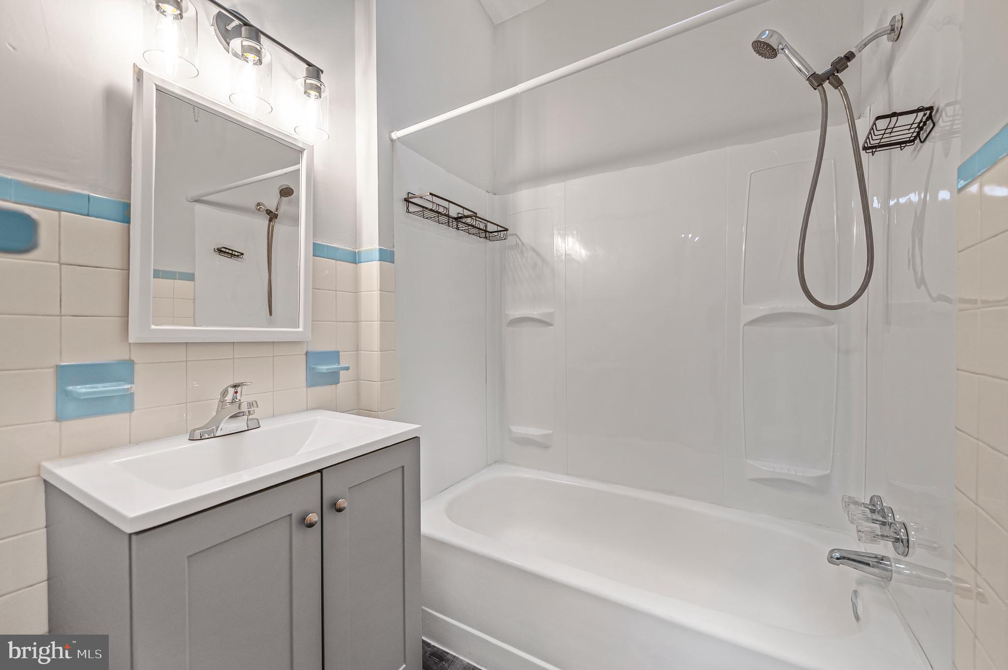 ELMWOOD PARK - Residential