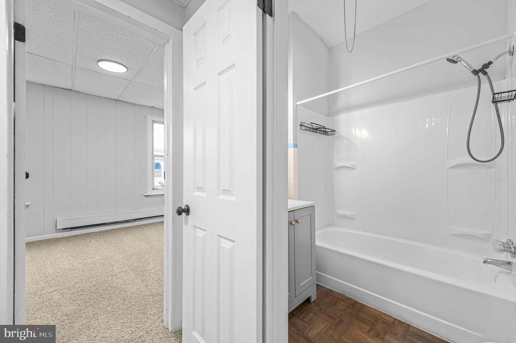 ELMWOOD PARK - Residential