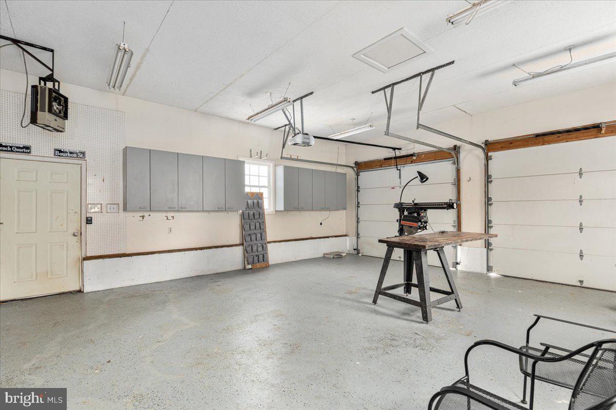 MEADOWBROOKE - Residential