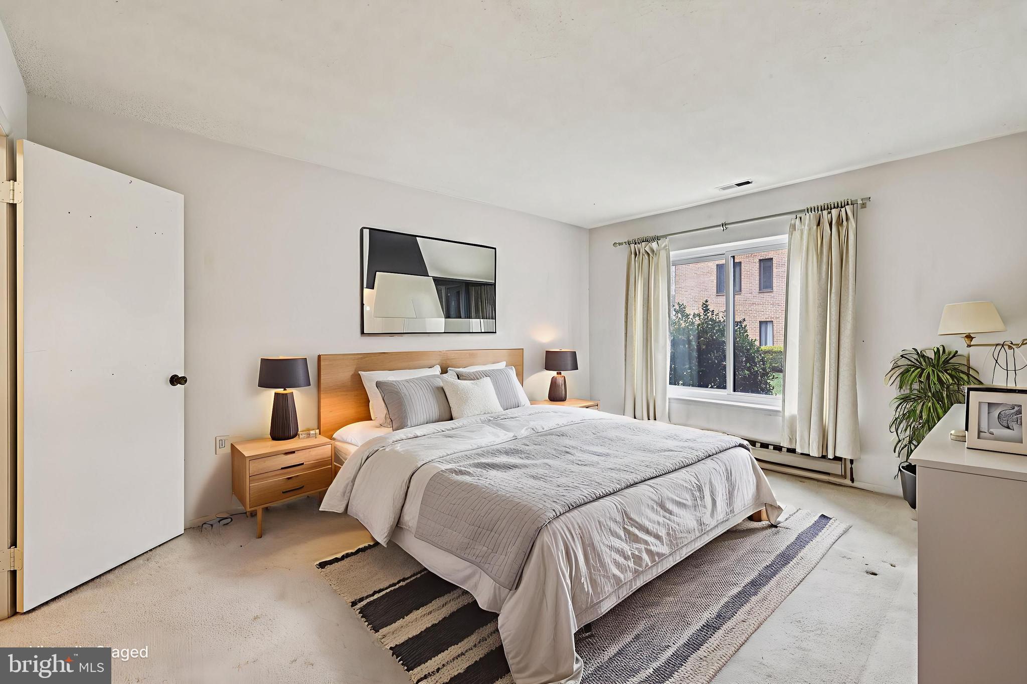 LEISURE WORLD - Residential