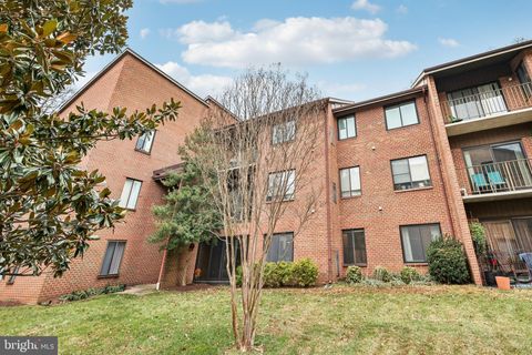 Photo of 15310 Pine Orchard Drive #84-1B, SILVER SPRING, MD 20906 (MLS # MDMC2210776)