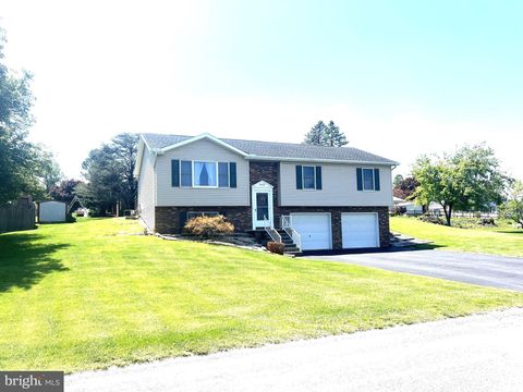 Homes For Sale - 1572 Buttercup Drive Dr<br/> Franklin County, CHAMBERSBURG, PA 17202