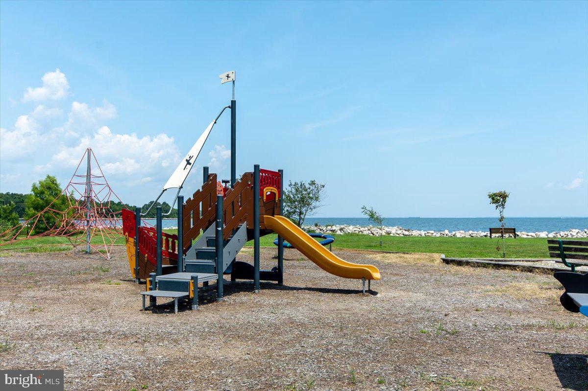 COLUMBIA BEACH - Residential