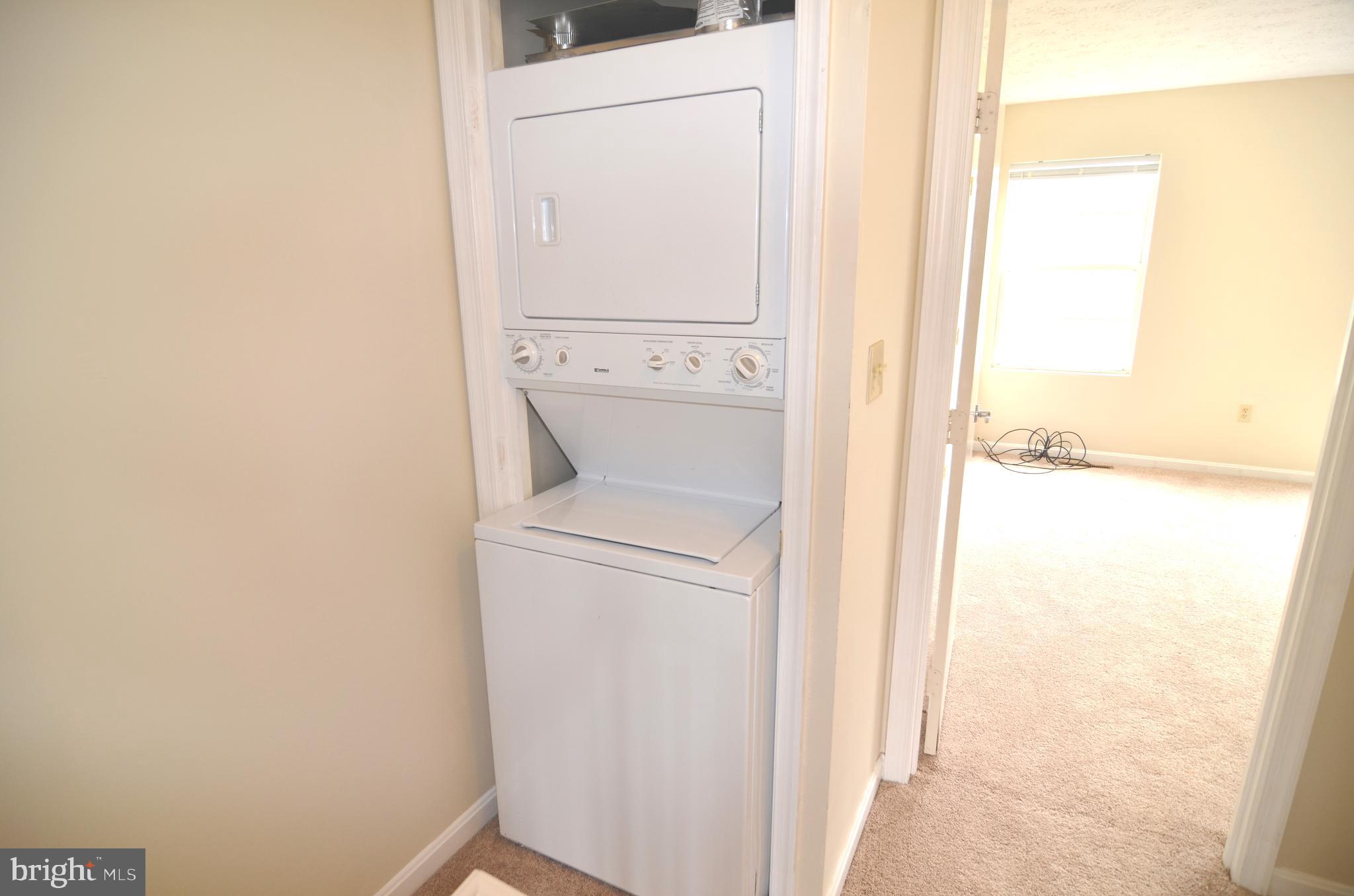 COLUMBIA COMMONS - Residential Lease