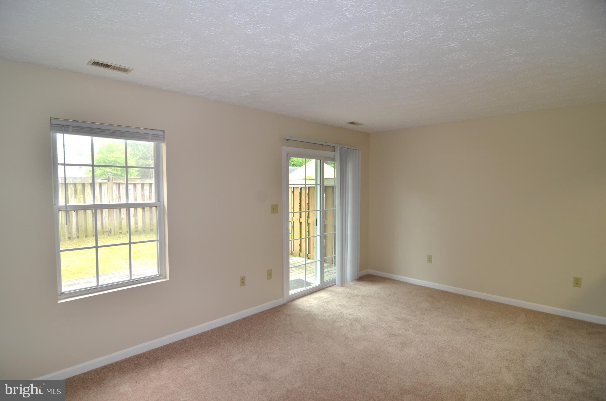 COLUMBIA COMMONS - Residential Lease