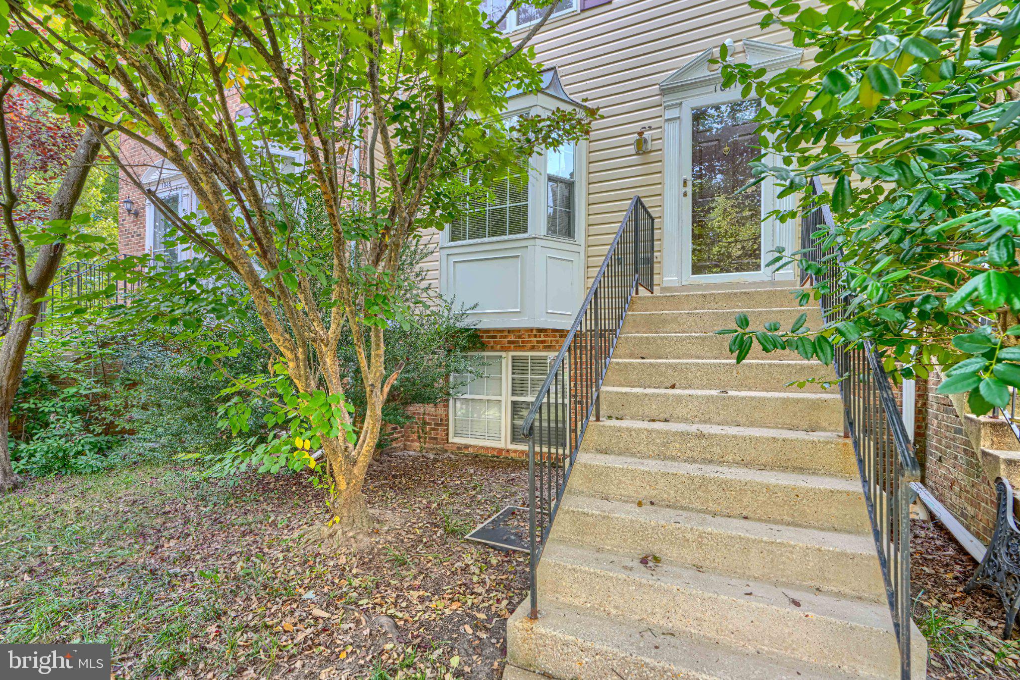 1017 MURDOCH COURT