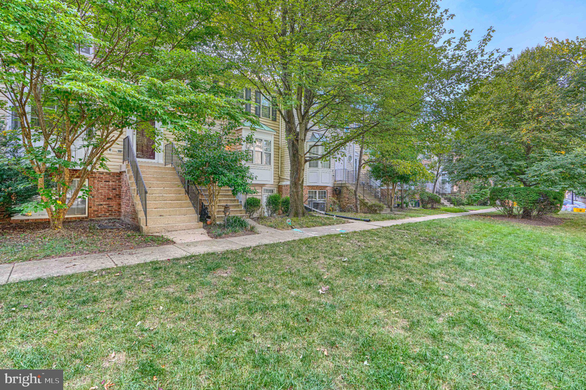 1017 MURDOCH COURT