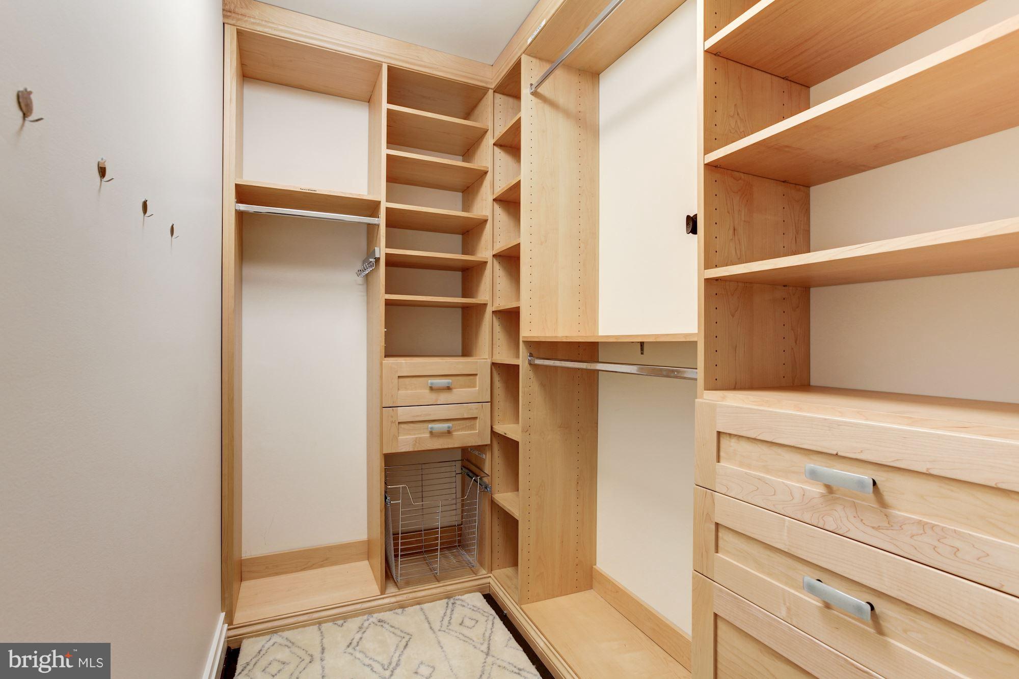 CONGRESSIONAL COUNTRY CLUB ESTATES - Residential