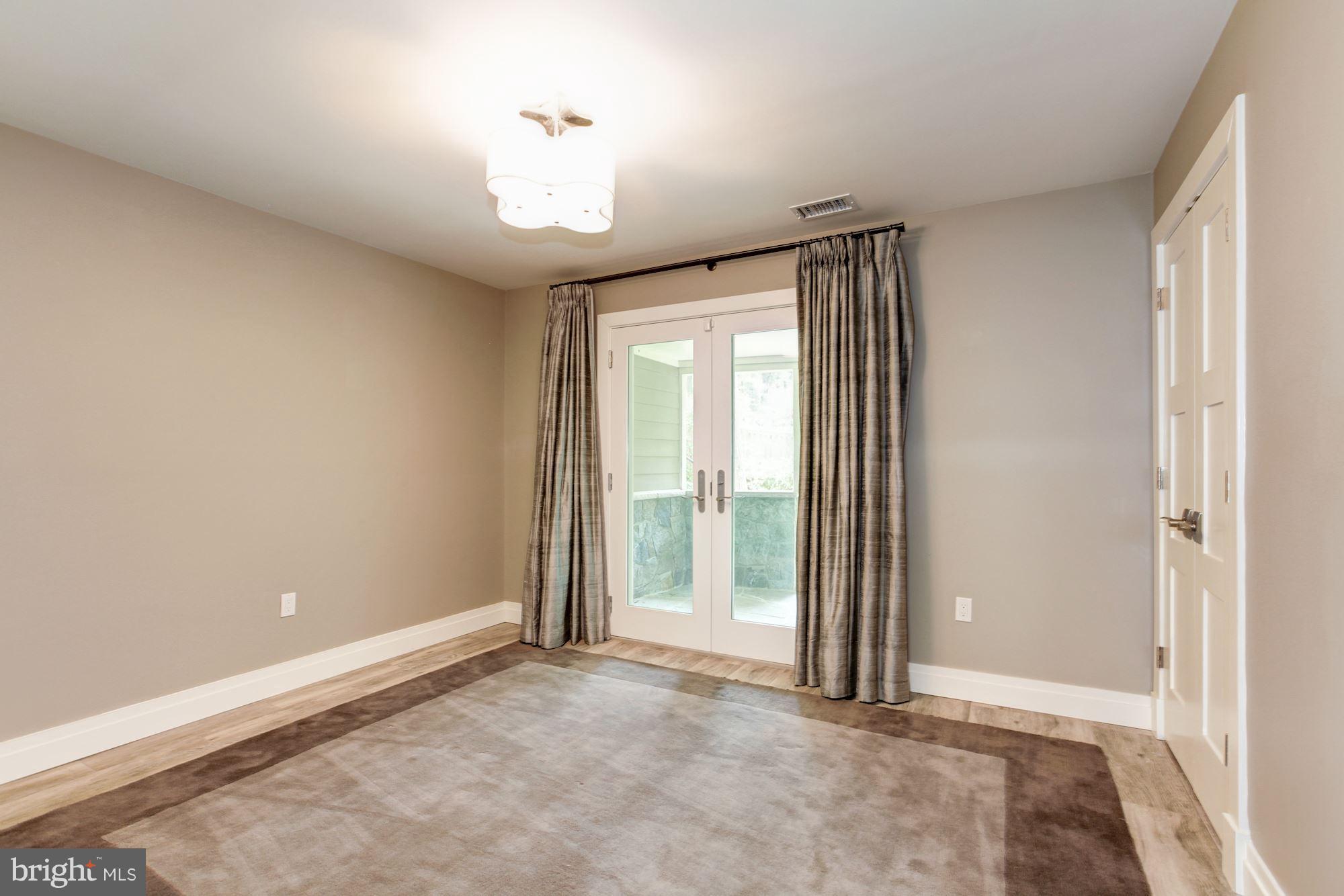 CONGRESSIONAL COUNTRY CLUB ESTATES - Residential