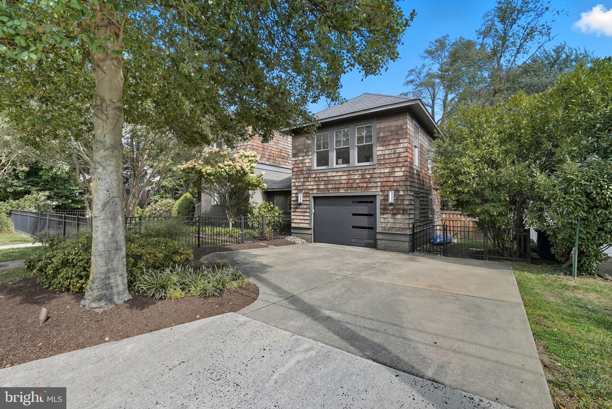 WAVERLY HILLS - Residential