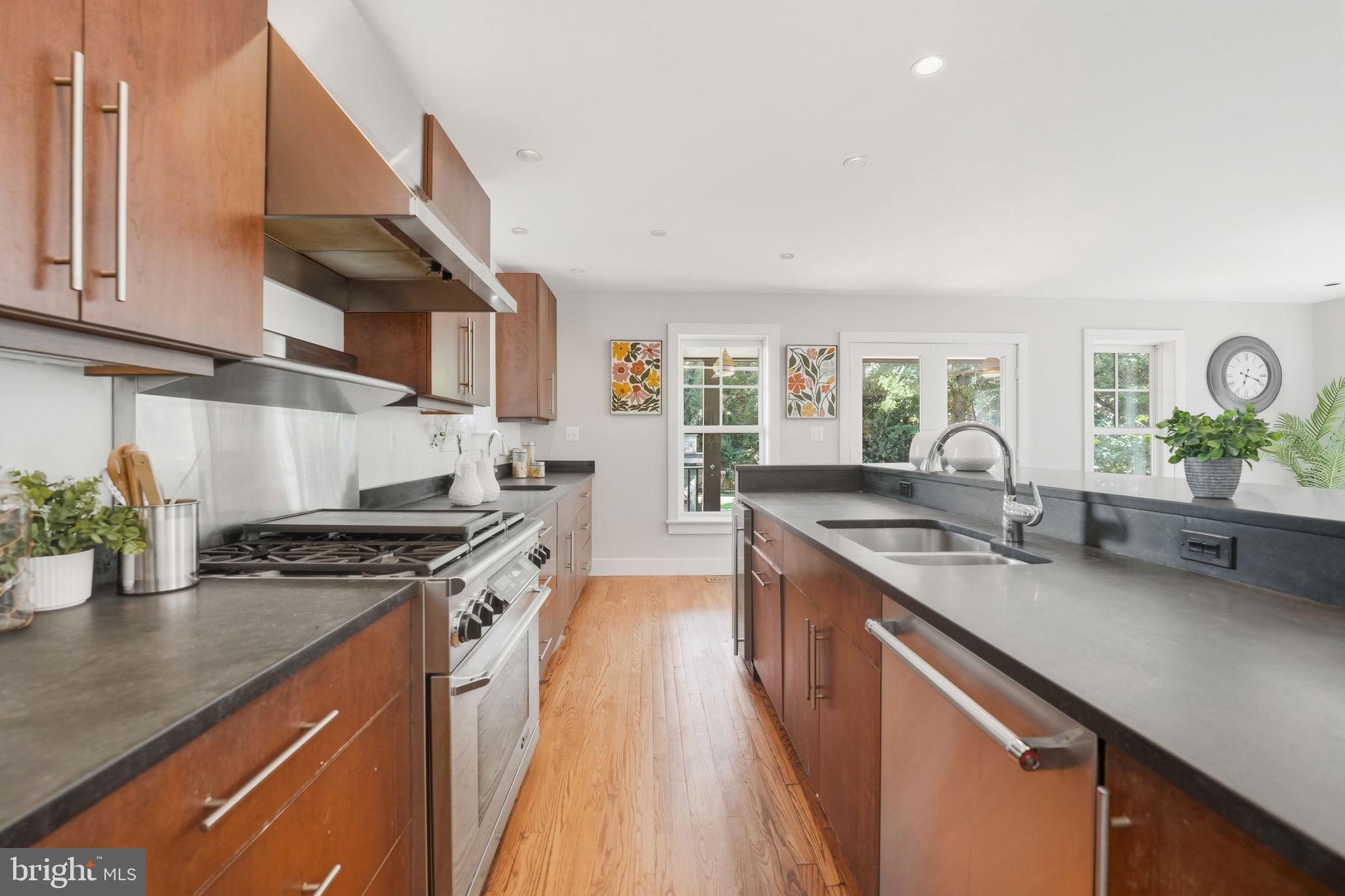 WAVERLY HILLS - Residential