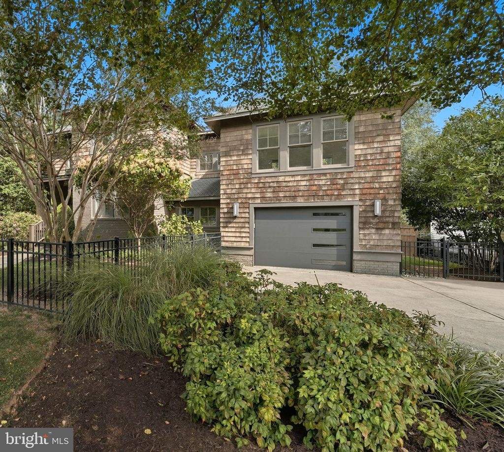 Photo of 1815 N Utah Street, ARLINGTON, VA 22207 (MLS # VAAR2064756)