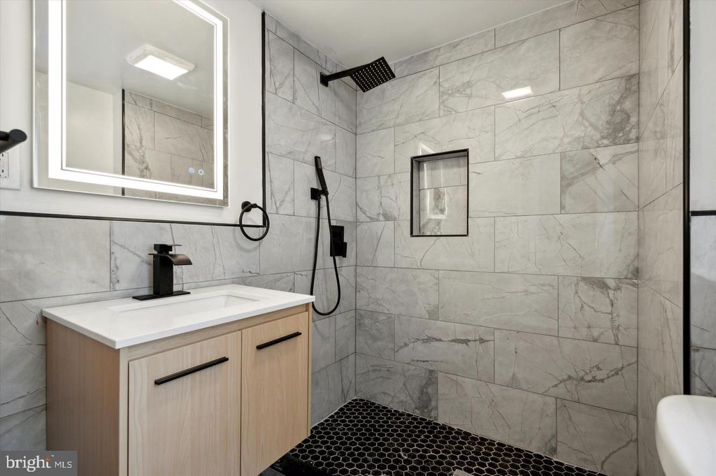 Photo of 109 W Thompson Street, PHILADELPHIA, PA 19122 (MLS # PAPH2394638)